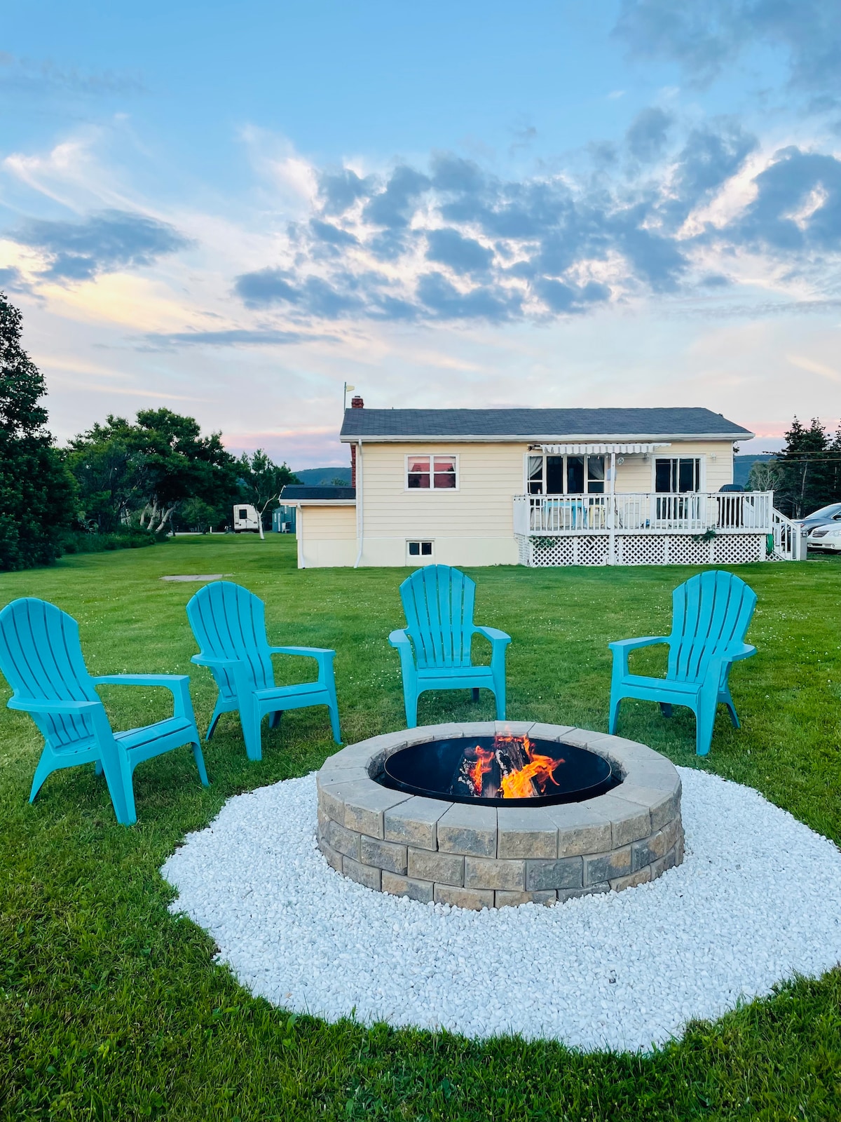 Idyllic Cottage with Sunset Views! Dog Friendly!