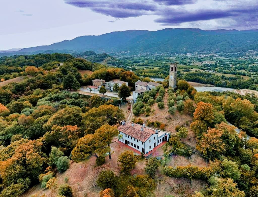 摩西服装，欣赏阿索洛山脉的美景