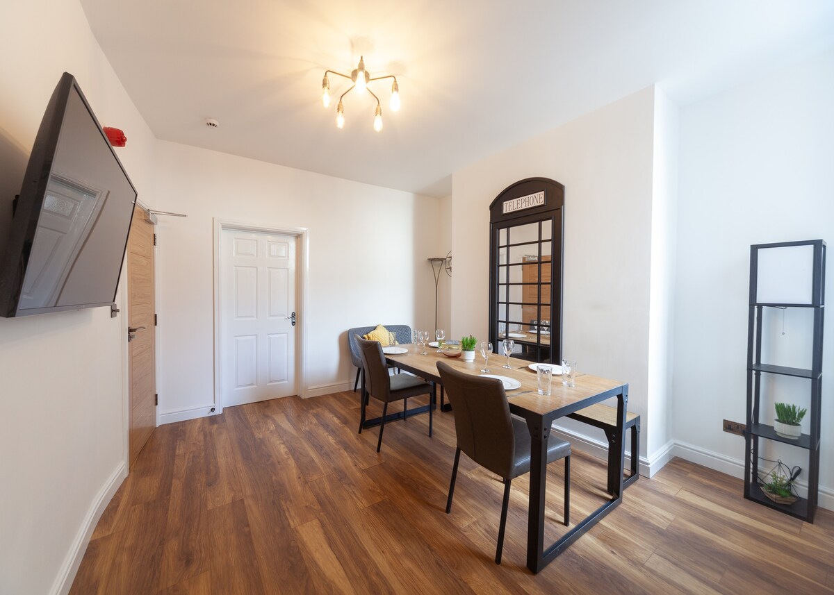 Gorgeous 3 bed flat, ideal for groups, sleeps 5.