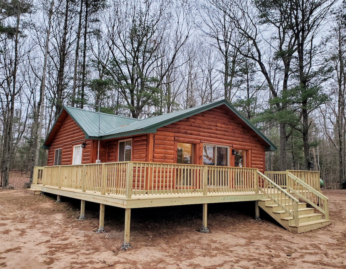 Cozy 2 bedroom cabin on the Menominee River