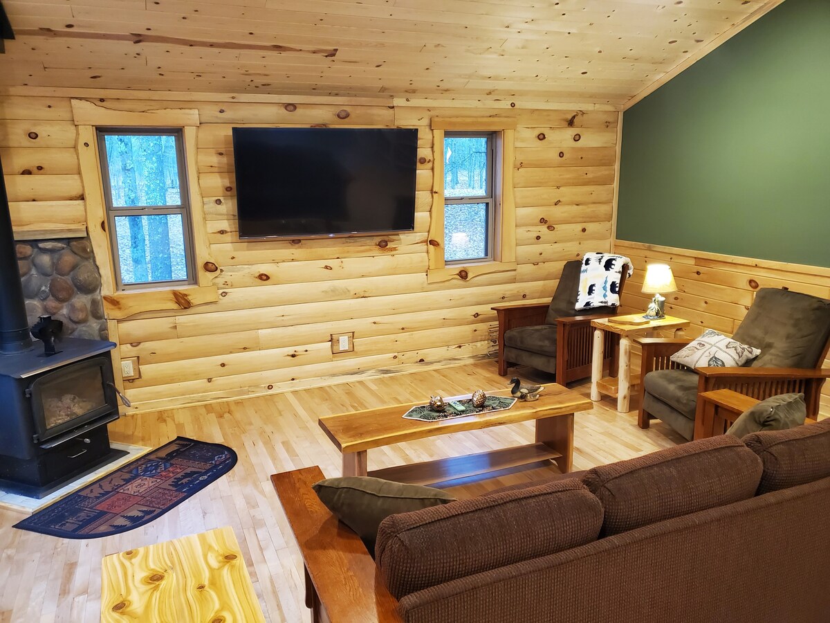 Cozy 2 bedroom cabin on the Menominee River