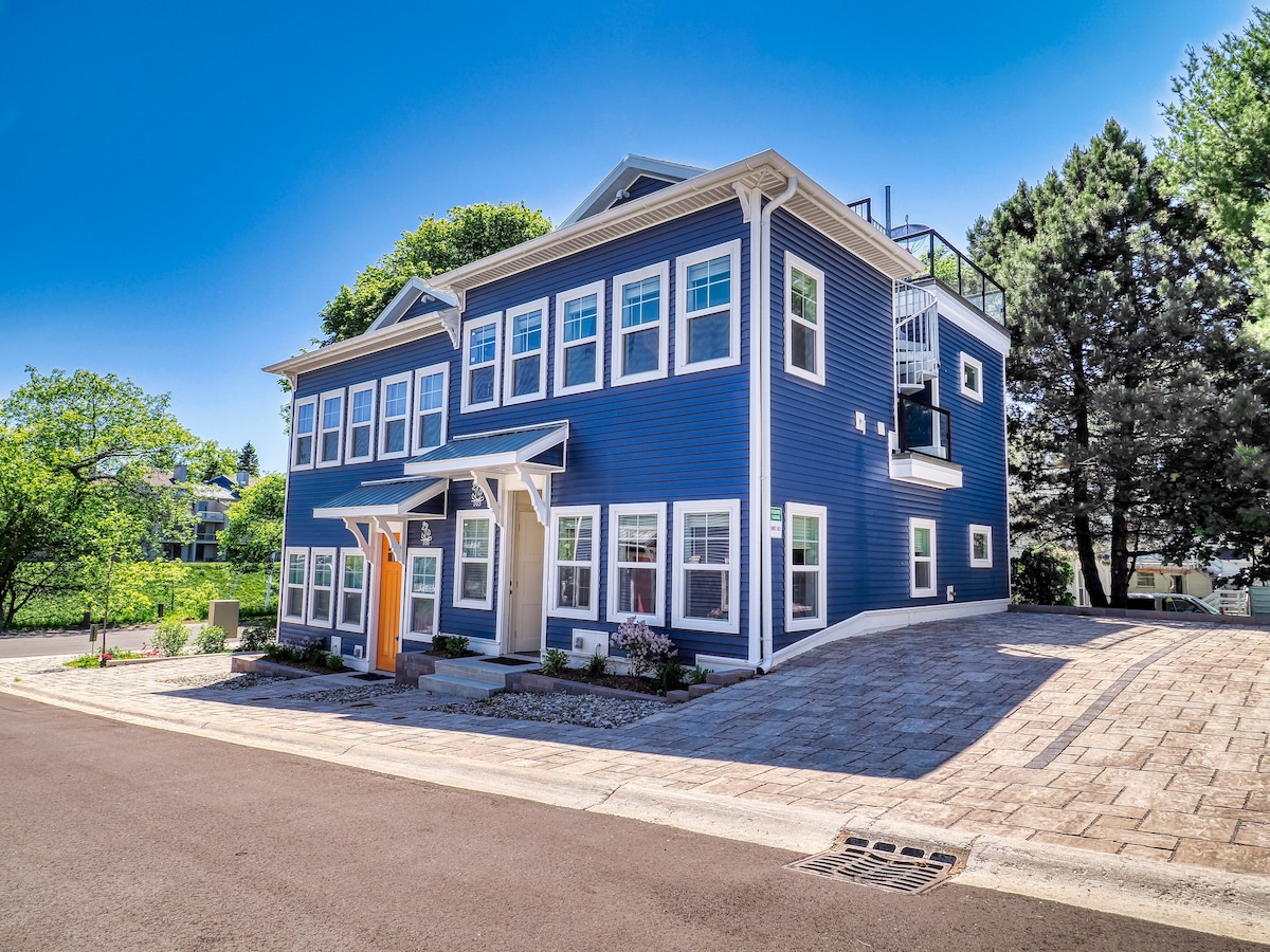 2 Bedroom Coastal Townhome in Downtown Charlevoix