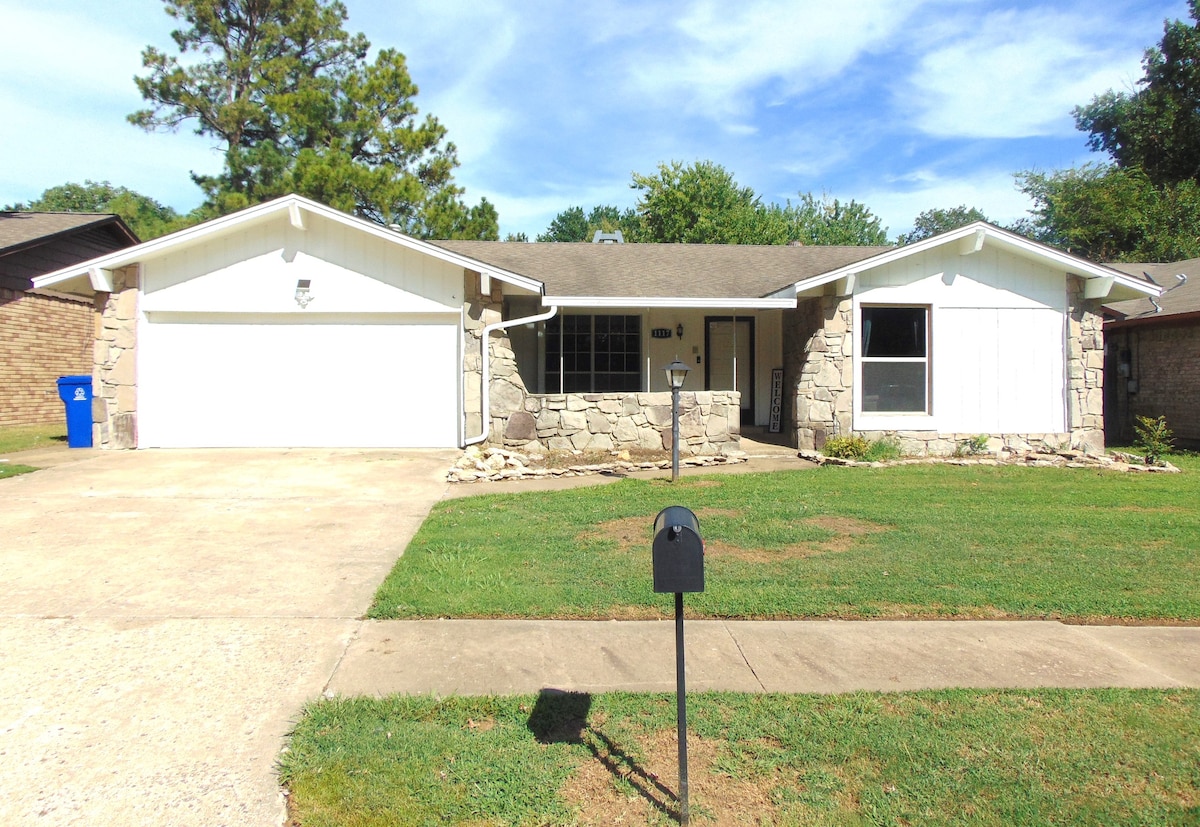 Updated home, fun amenities, convenient location!