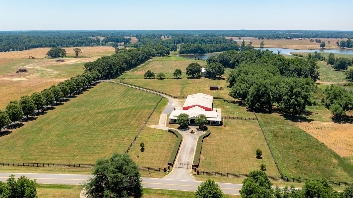 2 Houses on Private Farm/Lake!