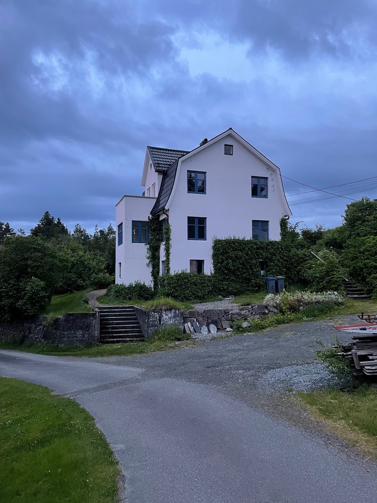 Osterfjorden带船的舒适房屋