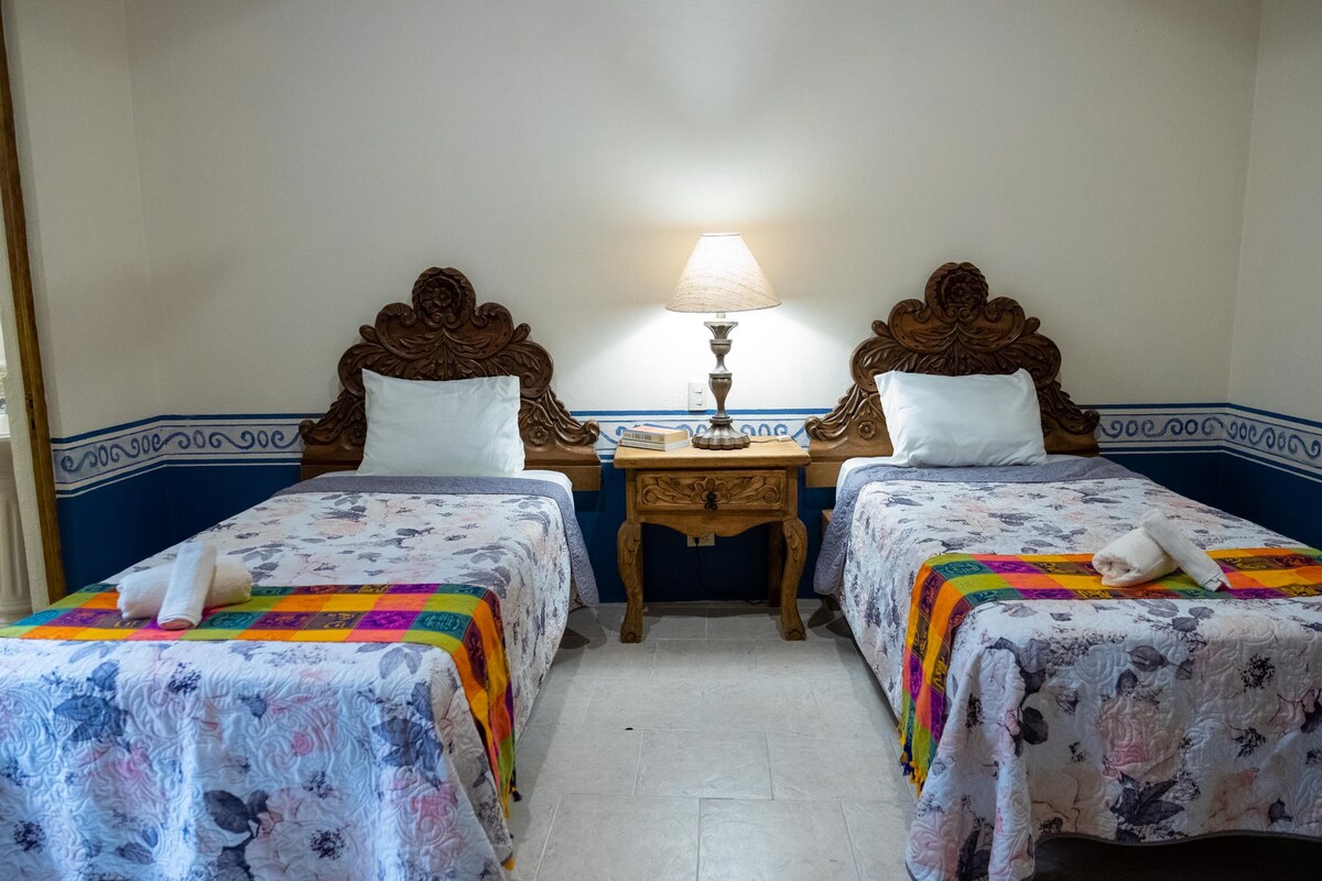 Twin Room with Ensuite at Casa Monarcha