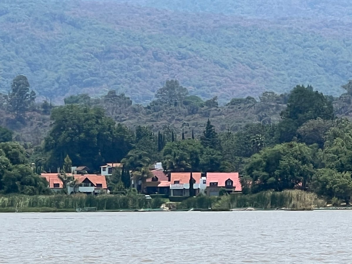 CASA MARIAL, UN LUGAR CERCA DEL LAGO