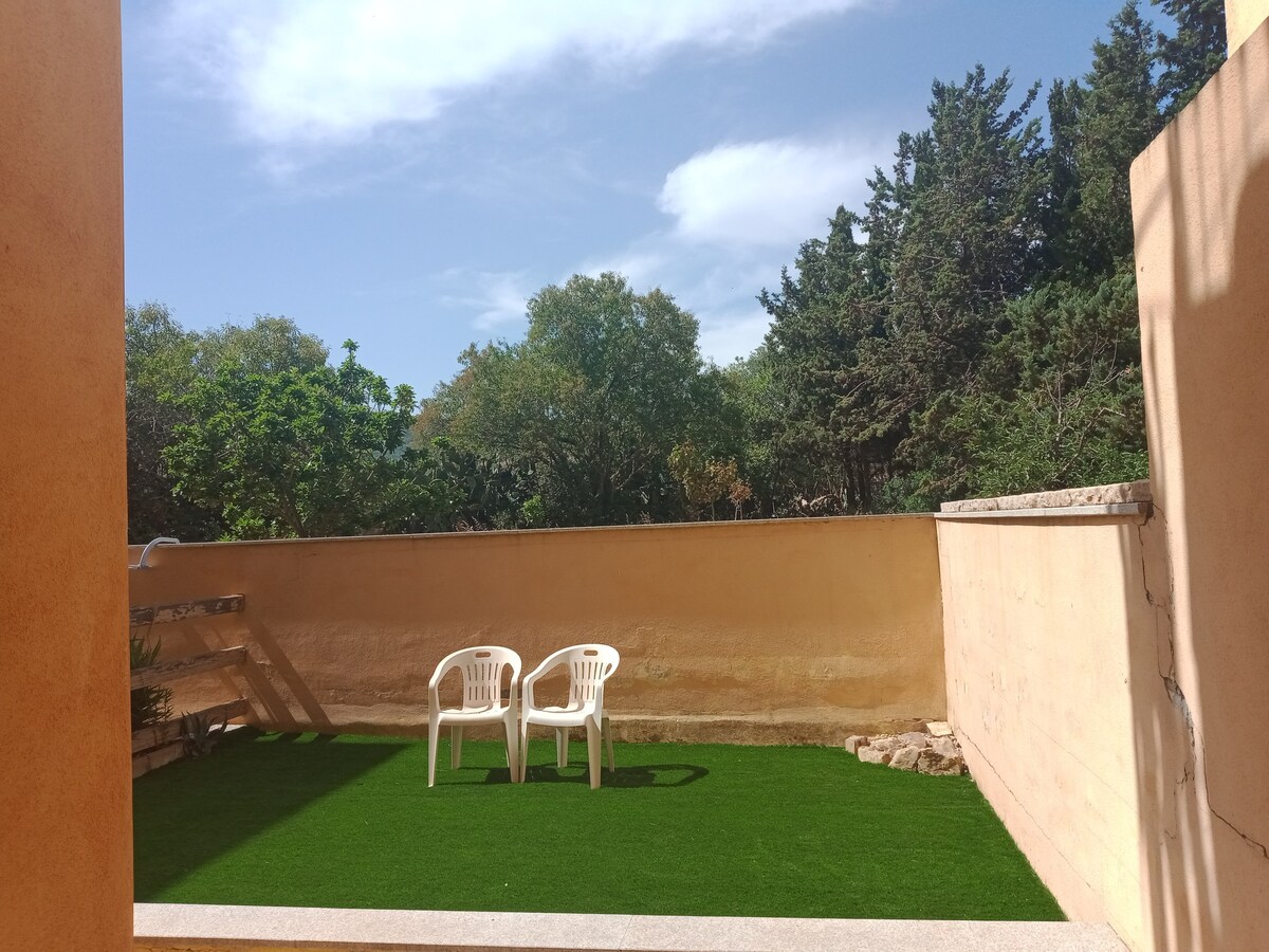 [海景Valledoria]带花园的公寓