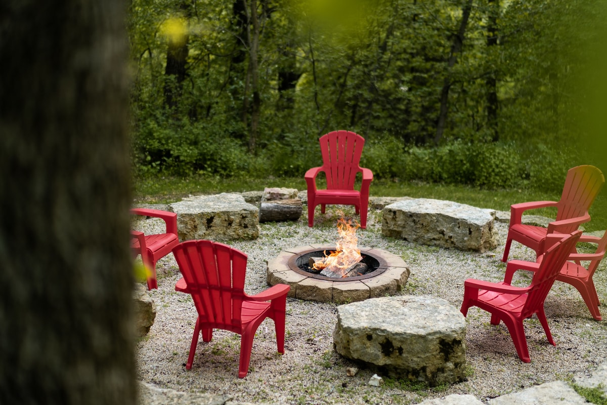 Relaxing Retreat with Hot Tub