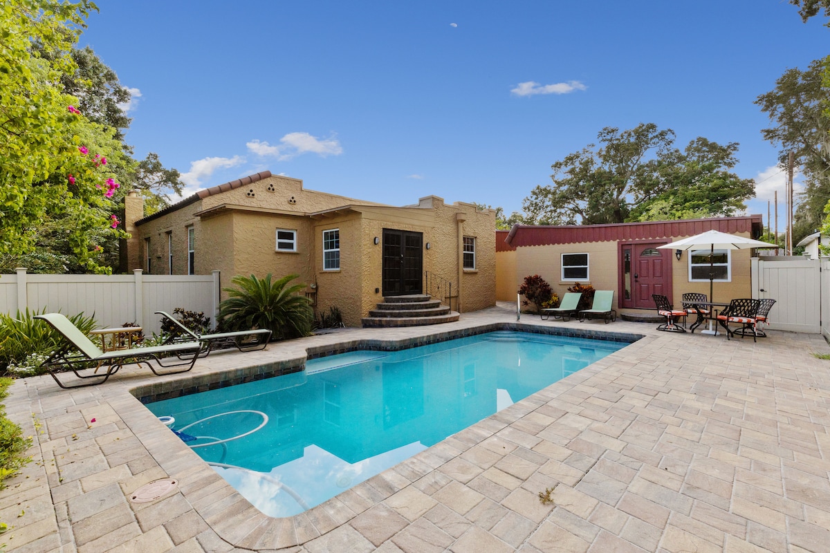 2/1 Pool & Pet Friendly Spanish Cottage