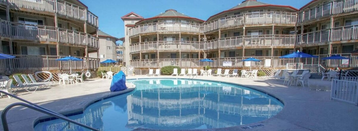 Oceanfront 1 bedroom condo with pool Unit 7B