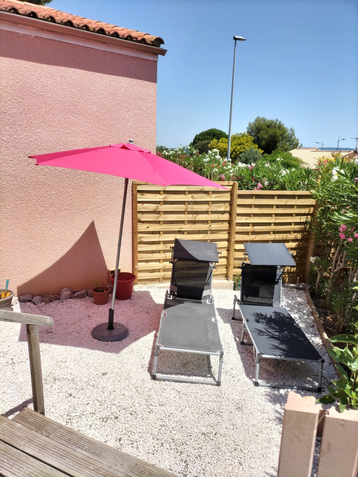 Magnifique vue de la terrasse sur le bras de mer