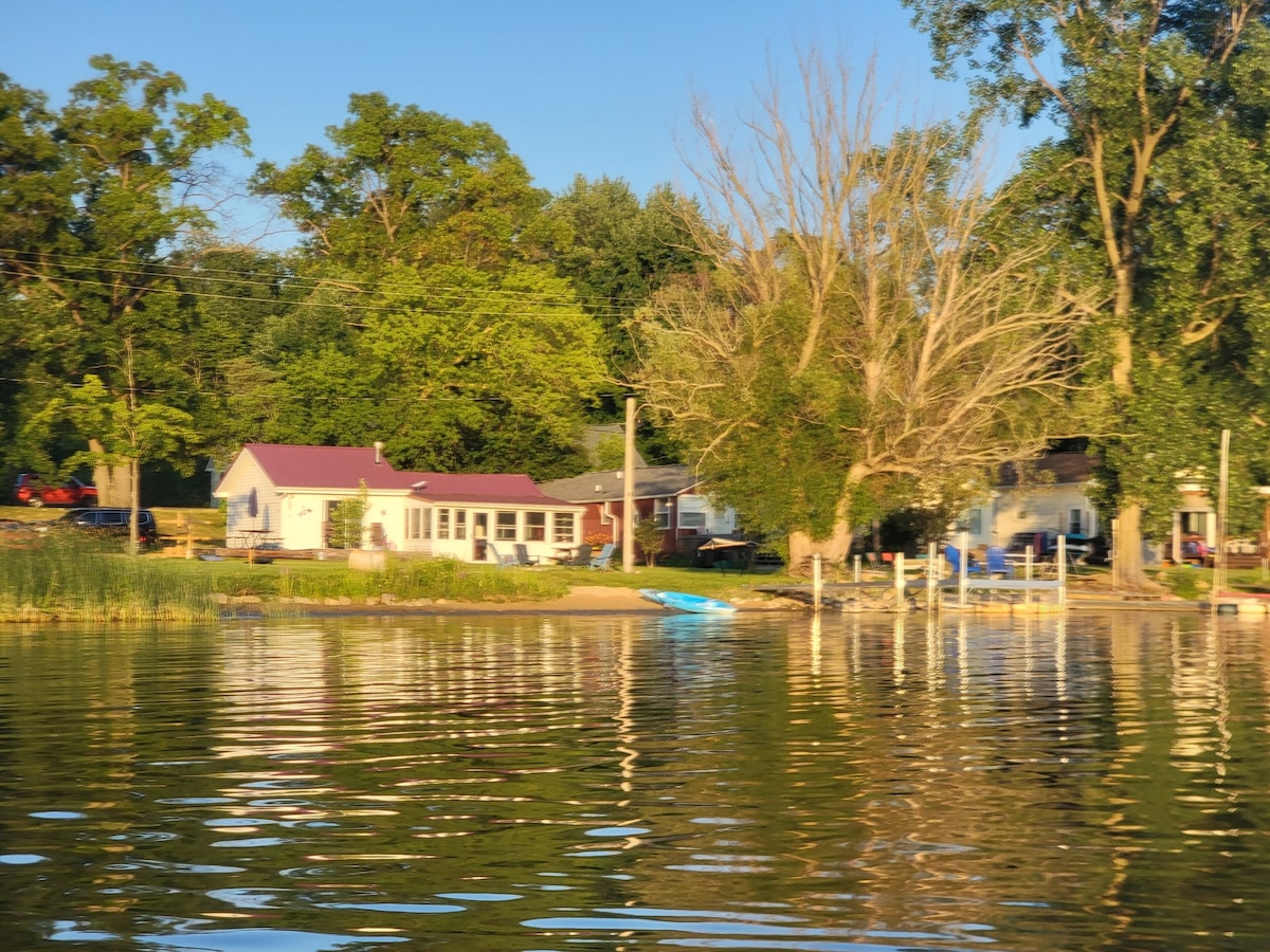 Lakeside Bliss -迷人的湖畔别墅