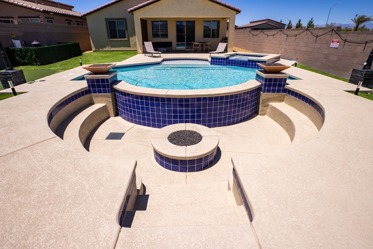 1900平方英尺的房子25平方英尺可加热泳池/水疗中心景观