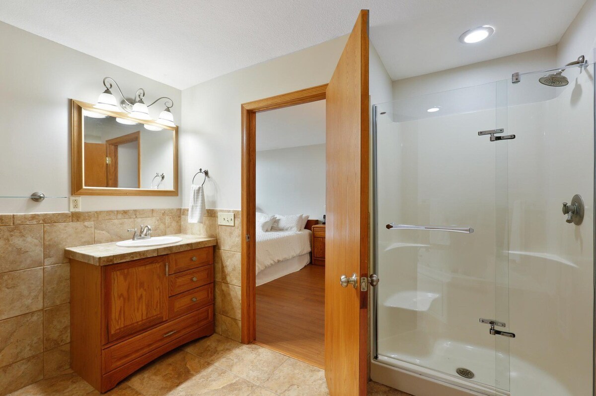 带按摩浴缸的宽敞双卧室房源！