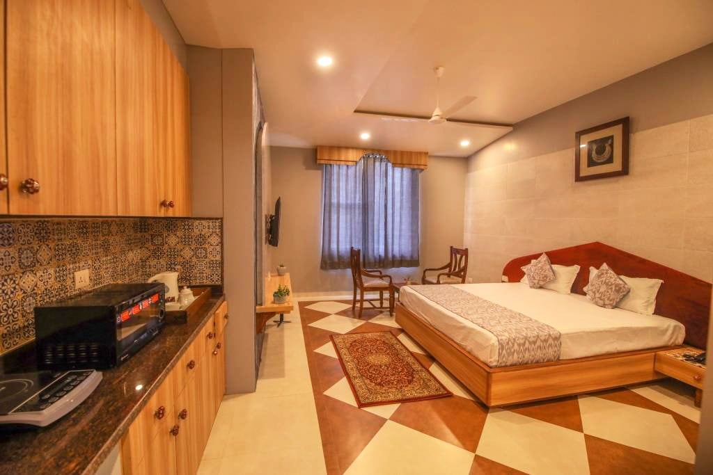 Spacious Double Bed Room w/private deck & washroom