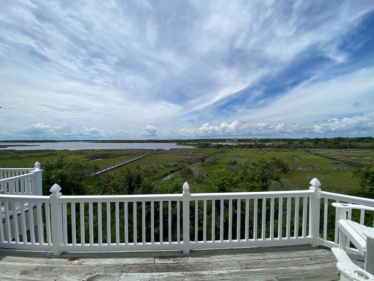 "Coastal Paradise" On the water w Pool, Kayak, SUP