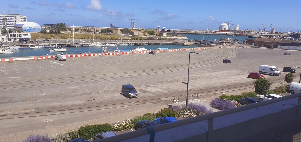 Calais, chambre dans appartement (sur le port)