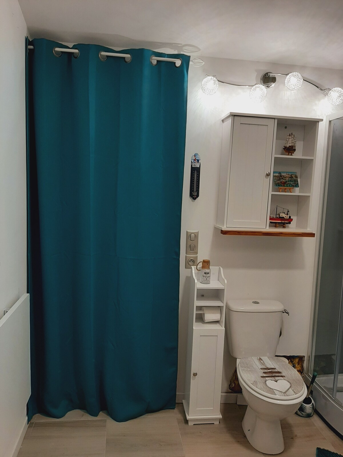 舒适的25平方米套房，带独立淋浴间