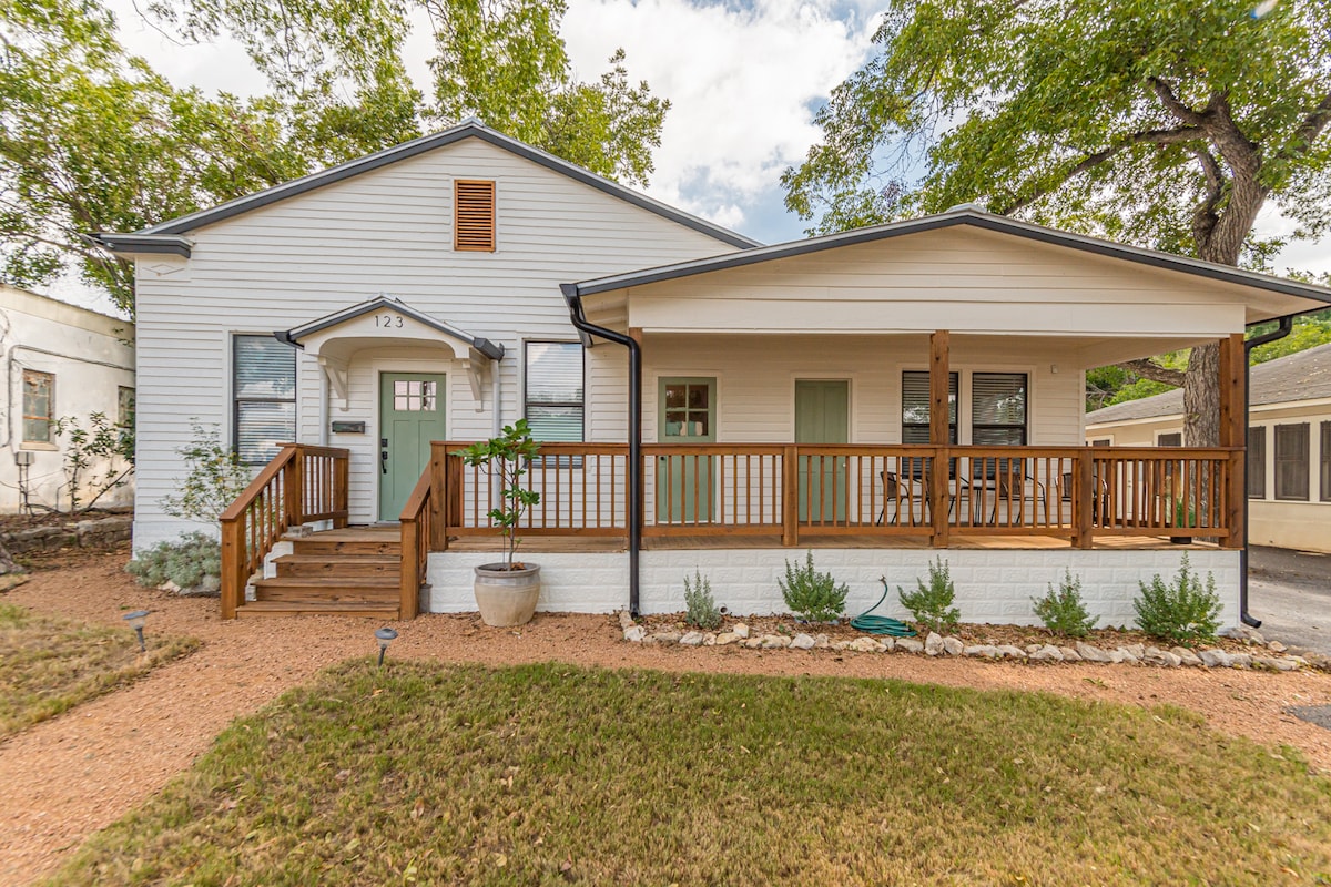 Fully-restored 1850s German Home in Downtown NB |A