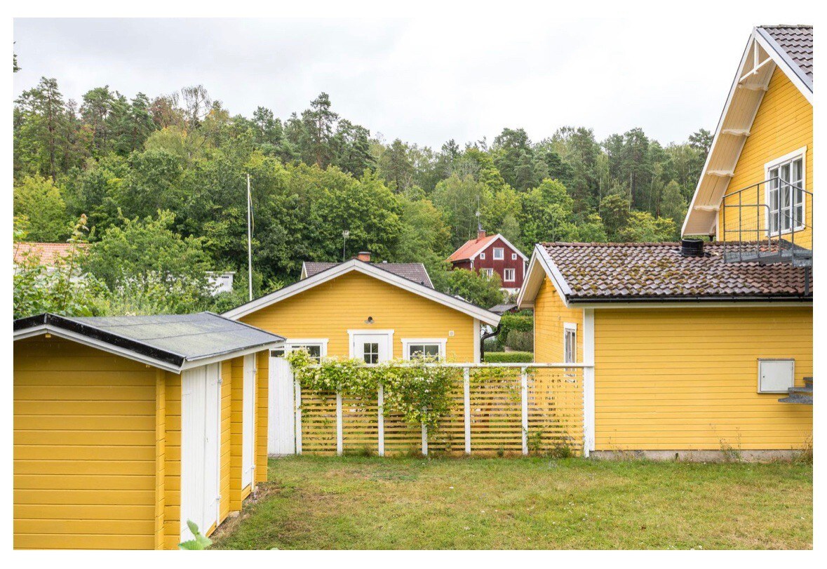 Trevlig stuga nära marinan och djurparken