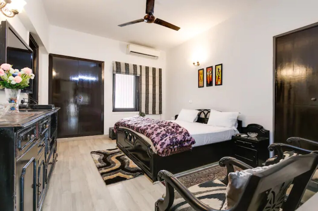 2-Bedroom floor in South Delhi , GK 1 - 2nd floor