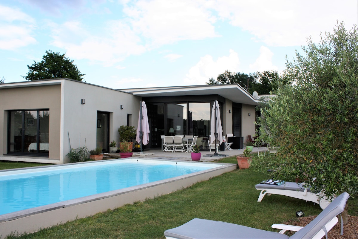 Villa de charme piscine chauffée 15 min Bordeaux.