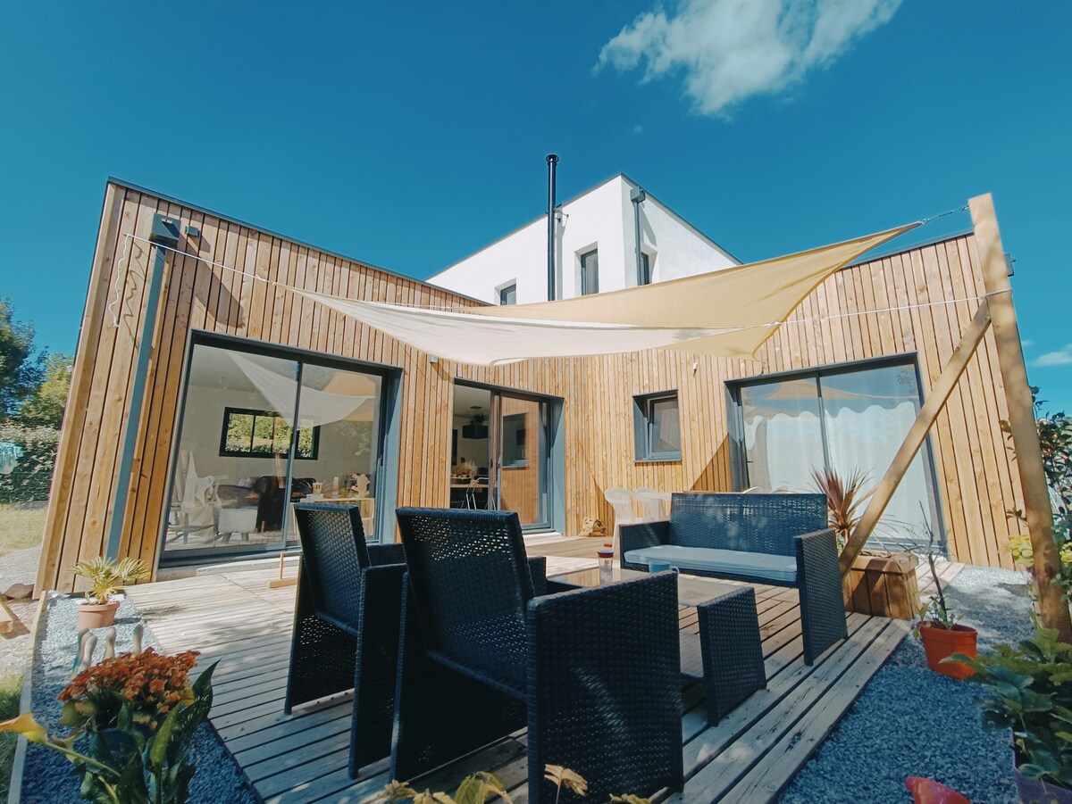 Maison contemporaine en bois au cœur de la nature