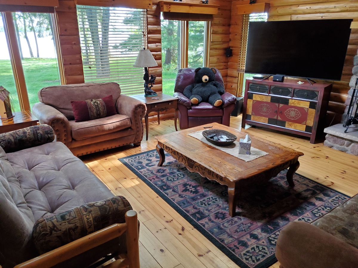 Spacious ,well stock 6 bedroom,31/2 bathroom cabin