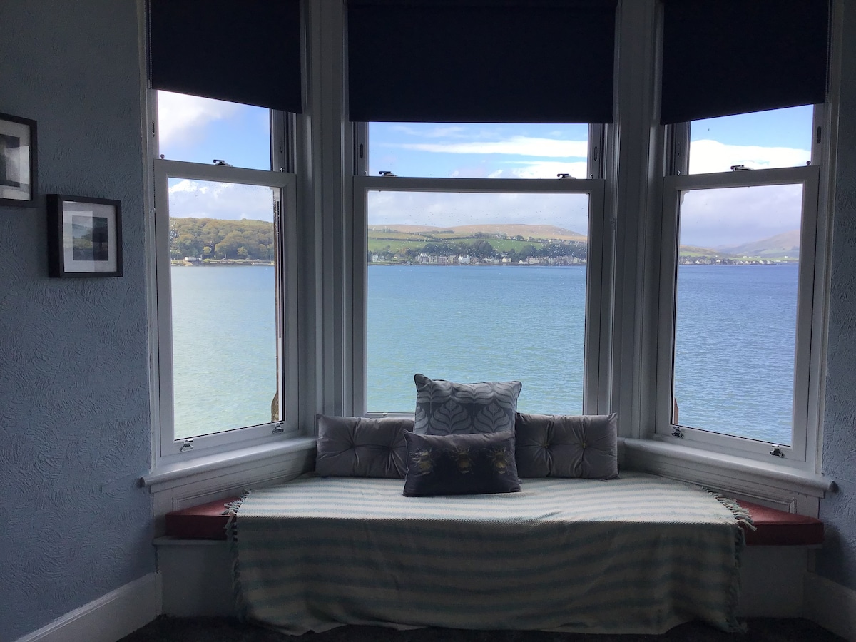 Bellevue Bute, Luxury 2 bedroom sea view flat