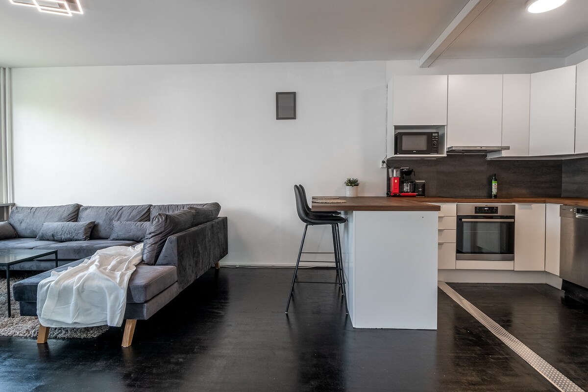 [5th floor w/park view] Netflix & Wi-Fi | Kitchen.