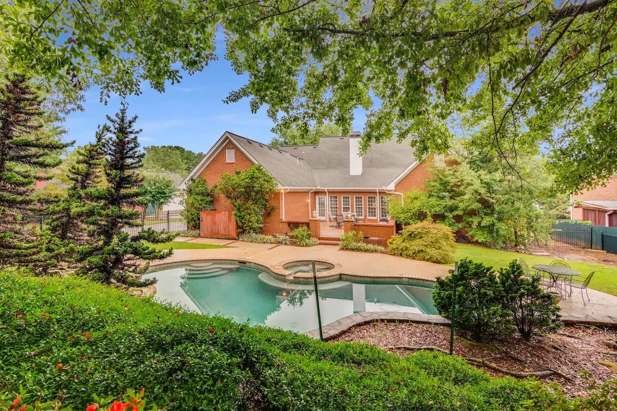 The Dreamy 5BR Atlanta Haven with Heated Pool