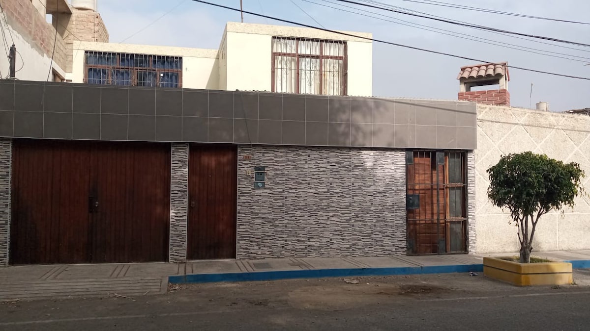 全套房子，家具齐全的Tacna和停车场