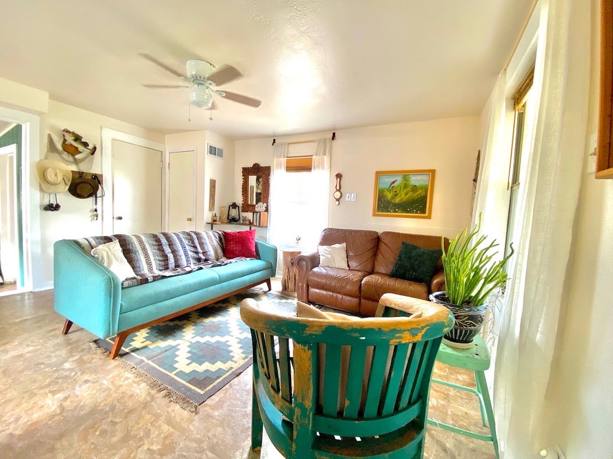 Lookout Trail Cabin on beautiful Lake Whitney cove