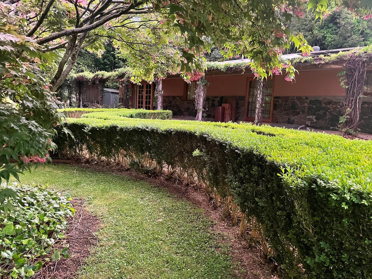 The Garden Suite - with spa and fireplace