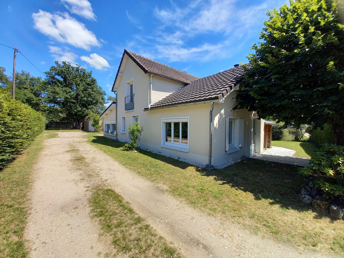 Maison atypique au calme, à proximité de la forêt