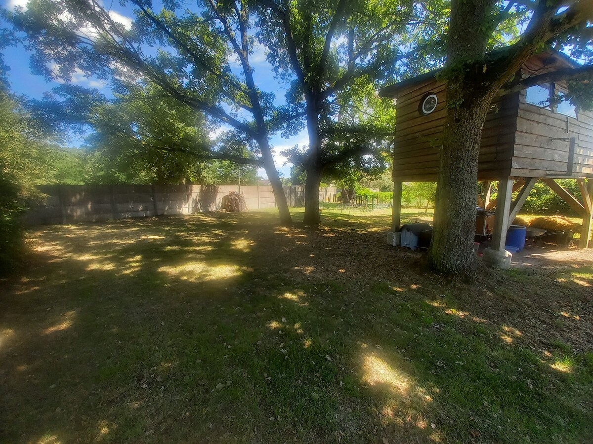 Maison atypique au calme, à proximité de la forêt