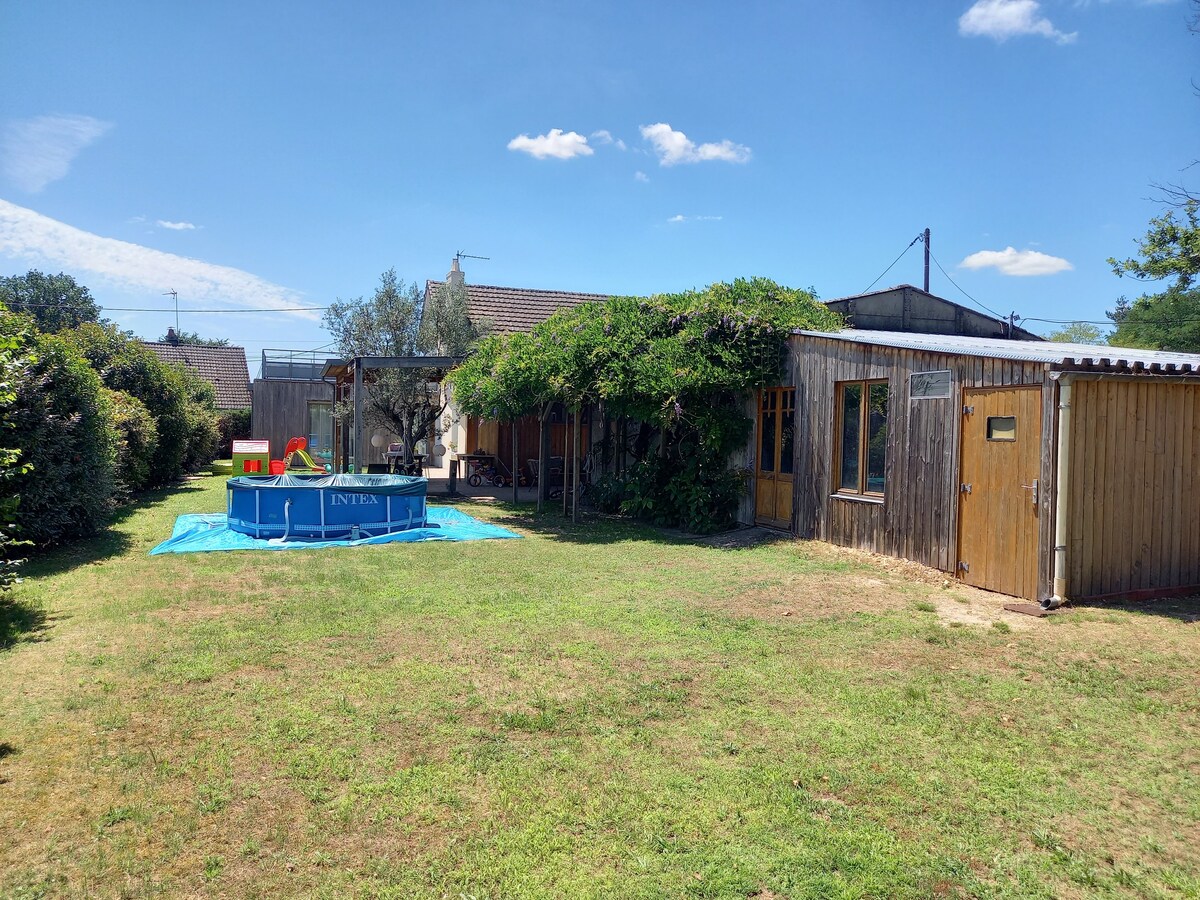 Maison atypique au calme, à proximité de la forêt