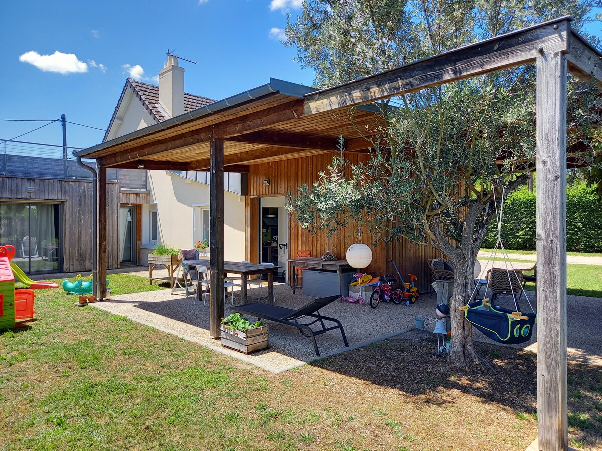 Maison atypique au calme, à proximité de la forêt