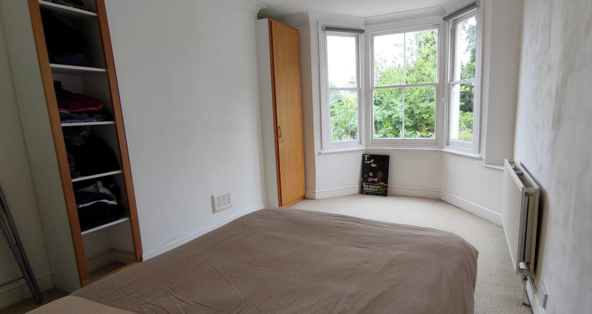 Lovely 2-bedroom flat in South East London (Zone2)