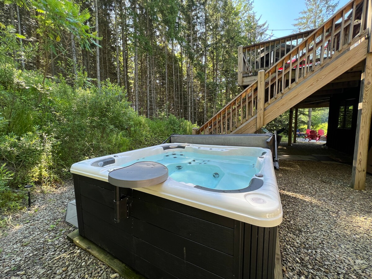 Hot Tub & Fire Pit~The Pines Chalet