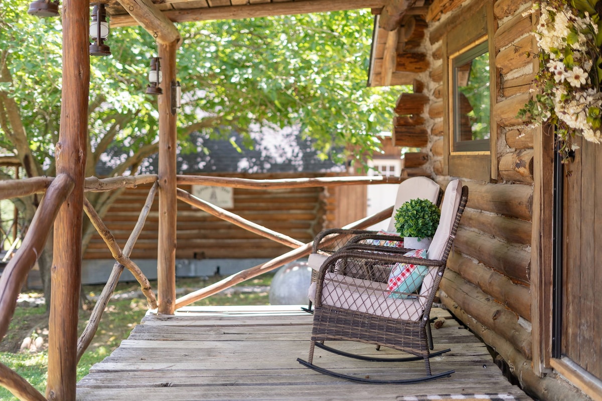 Beautiful log cabin set in the country with wifi.