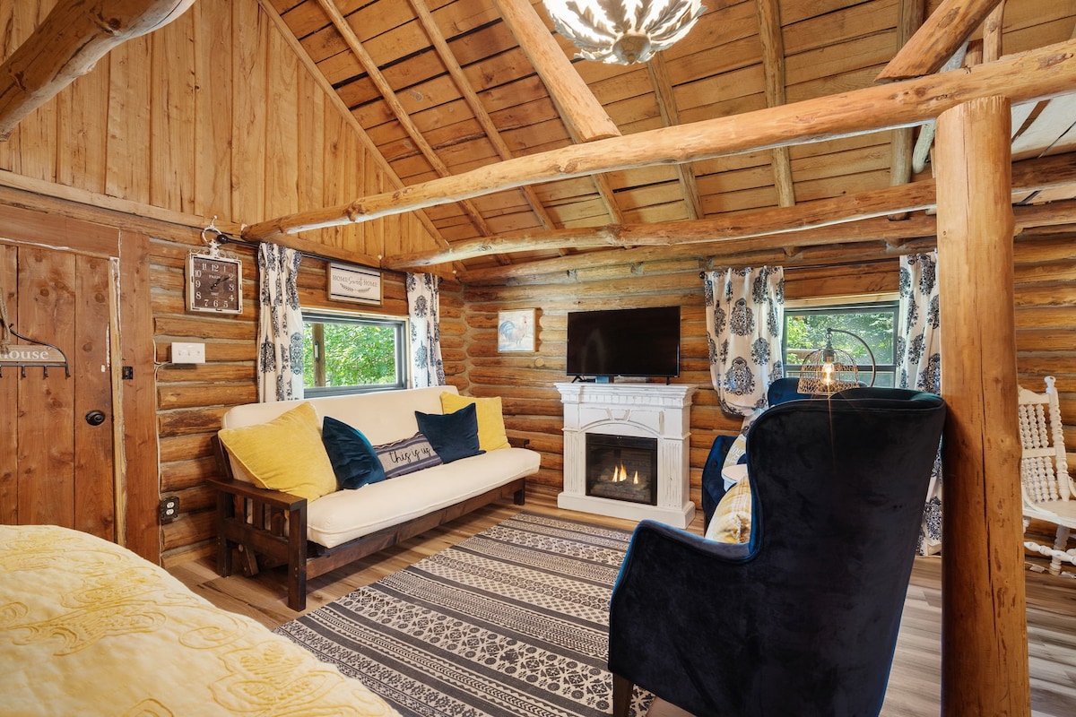 Beautiful log cabin set in the country with wifi.