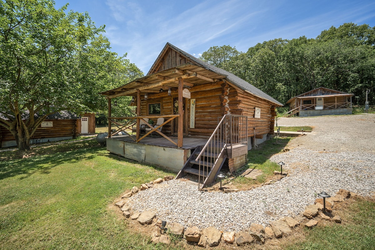 Beautiful log cabin set in the country with wifi.