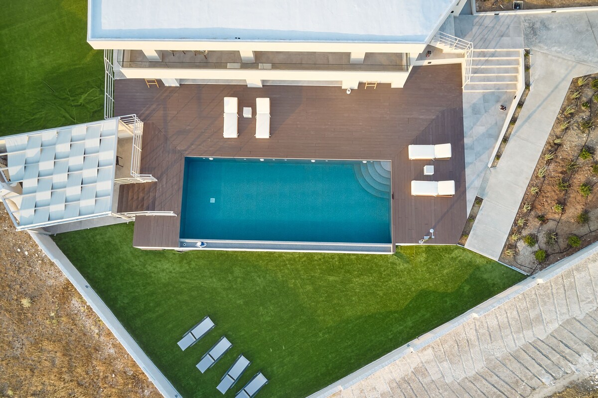 Blue Armonia Villa with Heated Pool