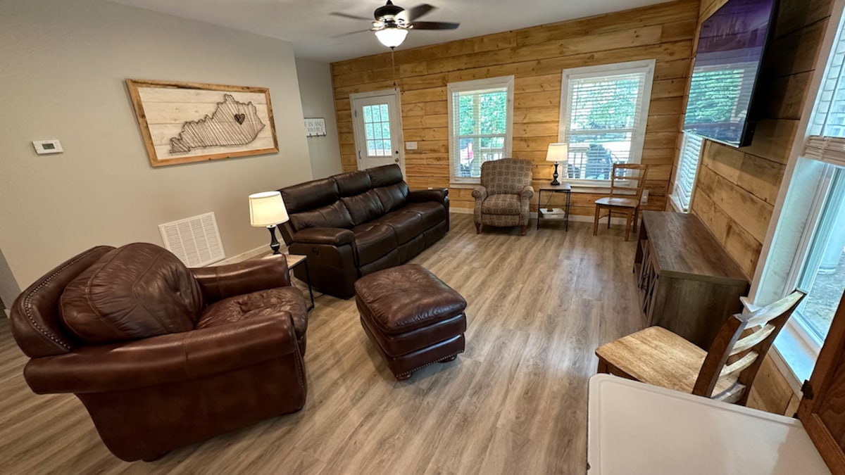 Brand new cabin in Daniel Boone National Forest