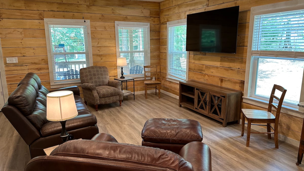 Brand new cabin in Daniel Boone National Forest