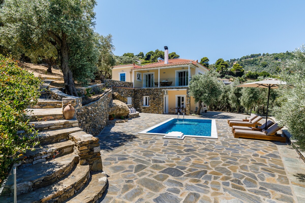 VILLA IFIGENEIA SKOPELOS με πισίνα και υπέροχη θέα