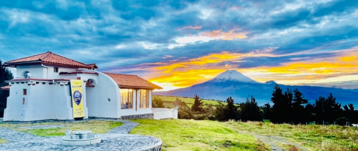 Taita Ilinizas Lodge （壮丽的山景）