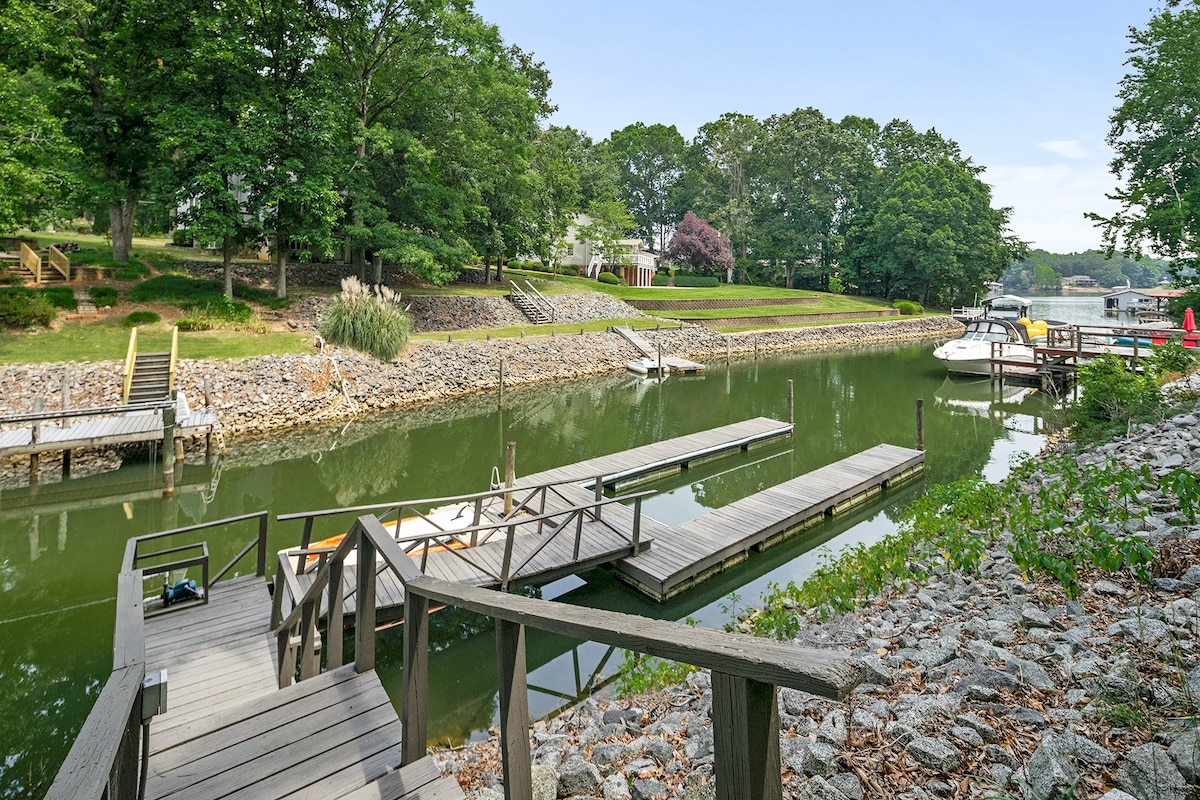 诺曼✦湖（ Lake Norman Getaway ✦Lakefront ） ，带码头和热水浴缸